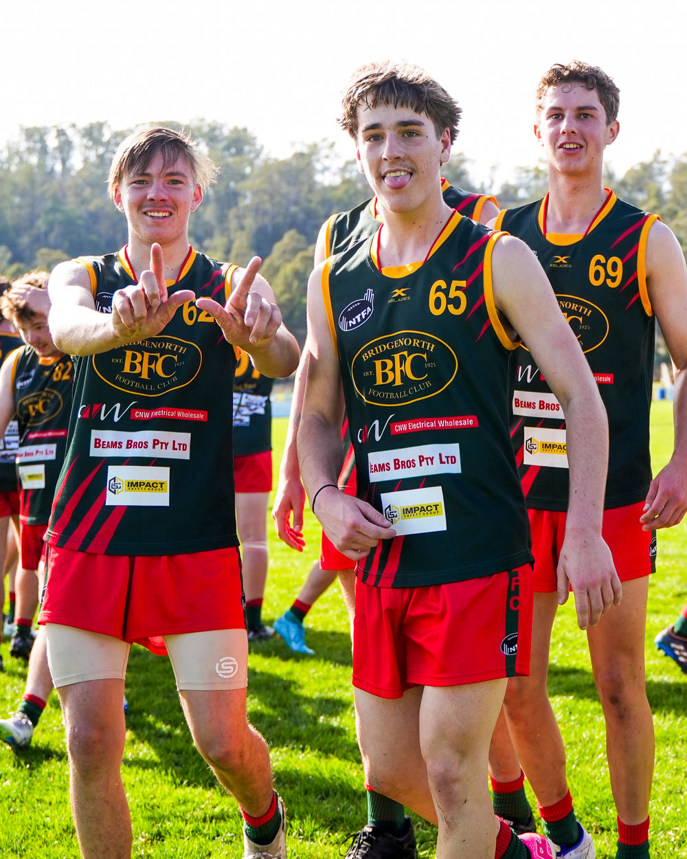 Under 18.5s celebrating a win